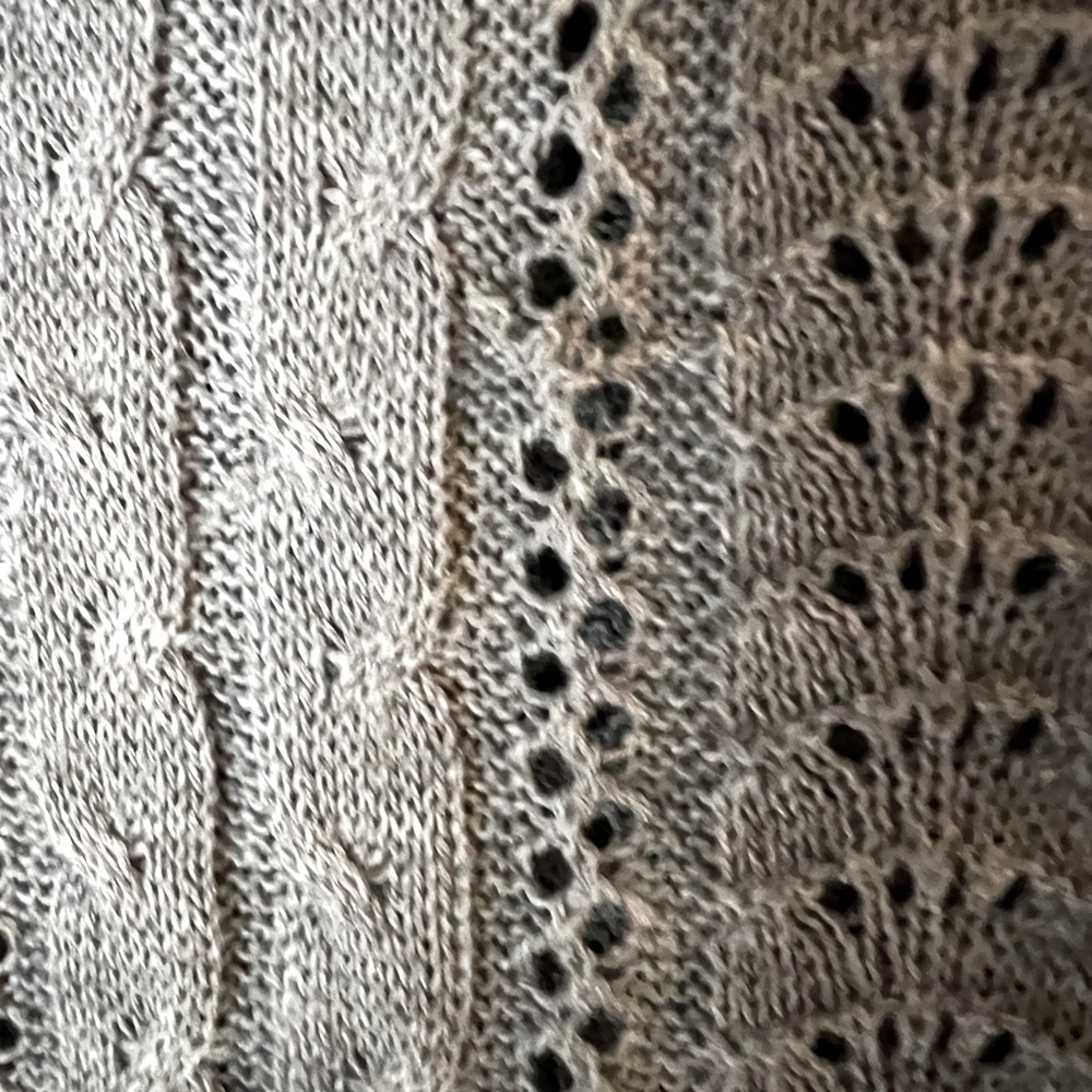 Fitted Lightweight Ruffled Spring Sweater - Picture 3 of 5